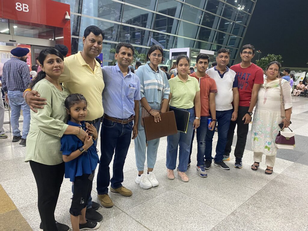 1e Group photo delhi airport 2